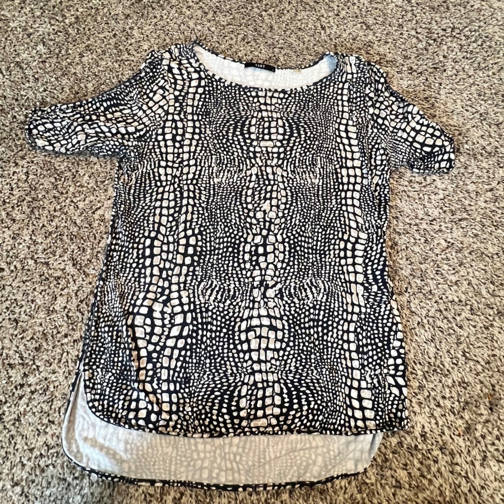 Tart Womens Black White Abstract Snake Print High Low Short Sleeve Top T8862P208